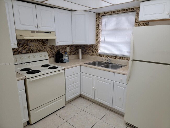 201 SW 9th St in Hallandale Beach, FL - Building Photo - Building Photo