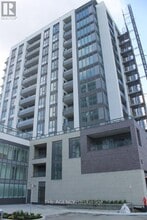 715 Davis Dr in Newmarket, ON - Building Photo - Building Photo