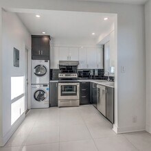 5830 De La Côte-Saint-Luc Ch in Montréal, QC - Building Photo - Building Photo