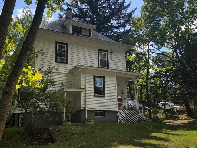 property at 17 Crescent Dr