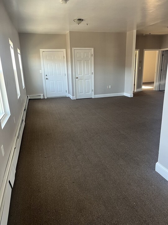 297 Hartwell St in Fall River, MA - Building Photo