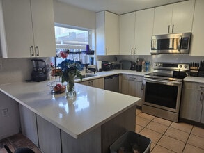 8908 NW 187th St in Hialeah, FL - Building Photo - Building Photo