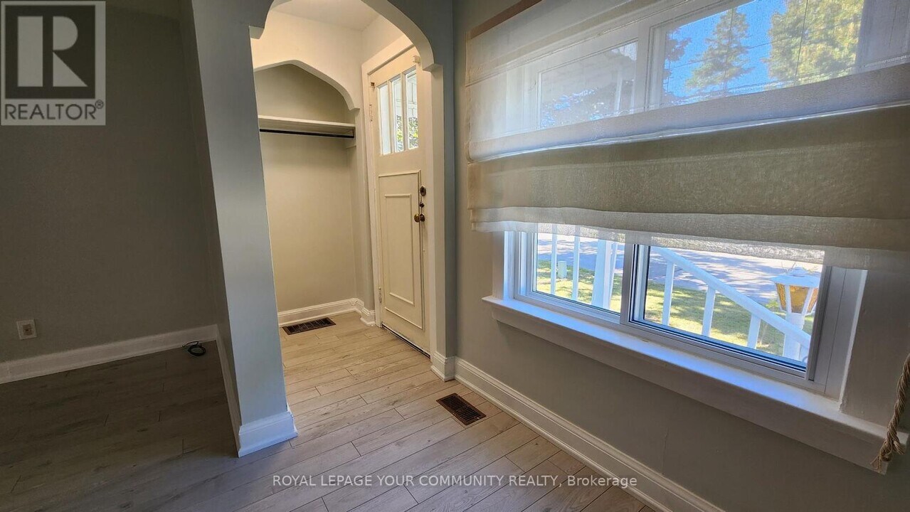 207 Olive Ave in Toronto, ON - Building Photo