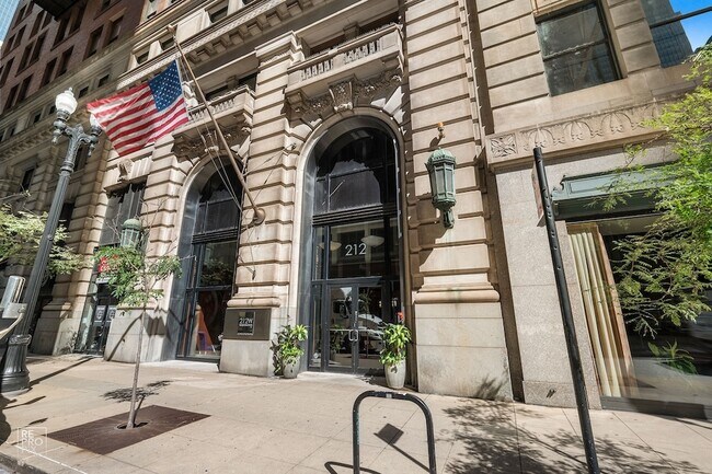 property at 212 W Washington St