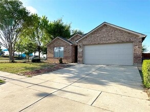 8110 Toltec Ct in Arlington, TX - Building Photo - Building Photo