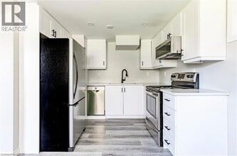 3 Veevers Dr in Hamilton, ON - Building Photo - Building Photo