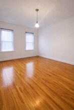 163 Christopher Columbus Dr in Jersey City, NJ - Foto de edificio - Building Photo