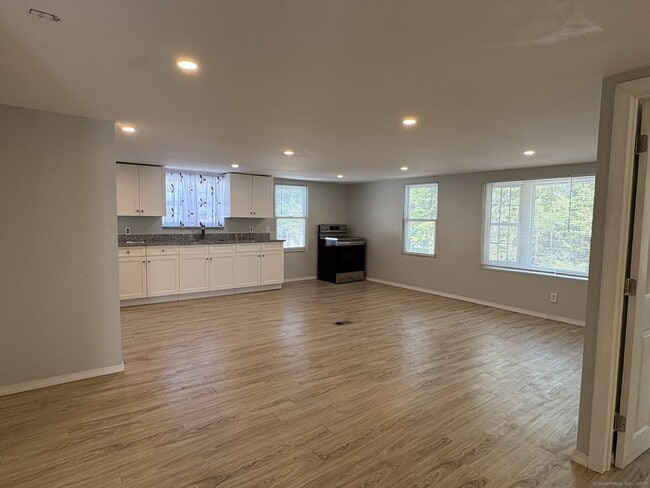 28 Hilltop Rd in Cheshire, CT - Building Photo - Building Photo