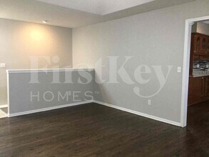 305 W Laredo Trail in Raymore, MO - Building Photo - Building Photo