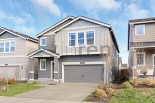 18823 111th Ave E in Puyallup, WA - Building Photo