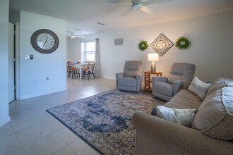 4611 S School Ave, Unit 4611 in Sarasota, FL - Foto de edificio - Building Photo