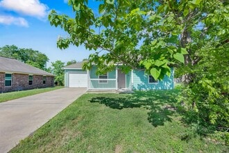 128 2nd Ave in Taylor, TX - Building Photo - Building Photo