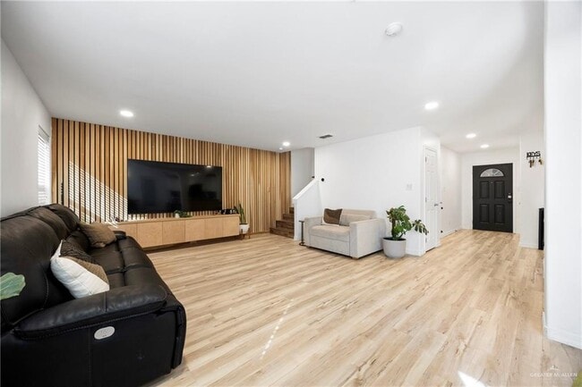 25 Alvarado St in Edinburg, TX - Building Photo - Building Photo