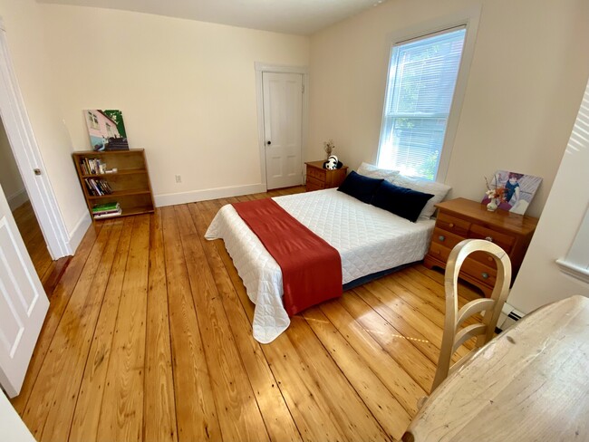 18 Fisk Pl, Unit 18 in Cambridge, MA - Building Photo - Building Photo