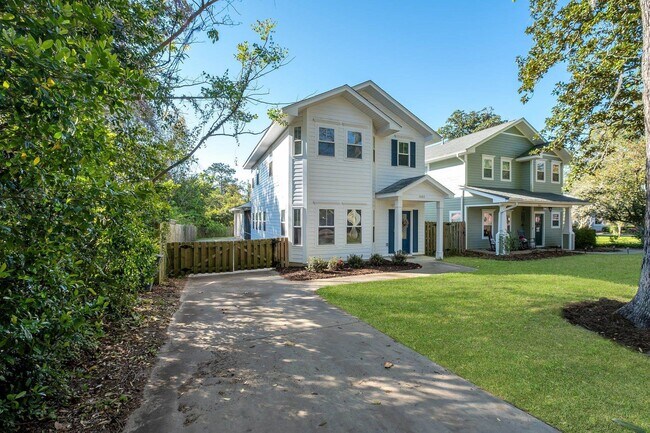 1003 Cherry Laurel St in Tallahassee, FL - Building Photo - Building Photo