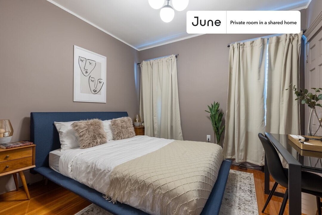 Private bedroom in 3 bed/1 bath Home in Boston, MA - Building Photo