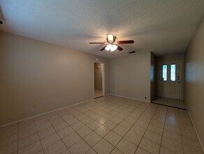 44 Royal Crest in New Braunfels, TX - Building Photo - Building Photo