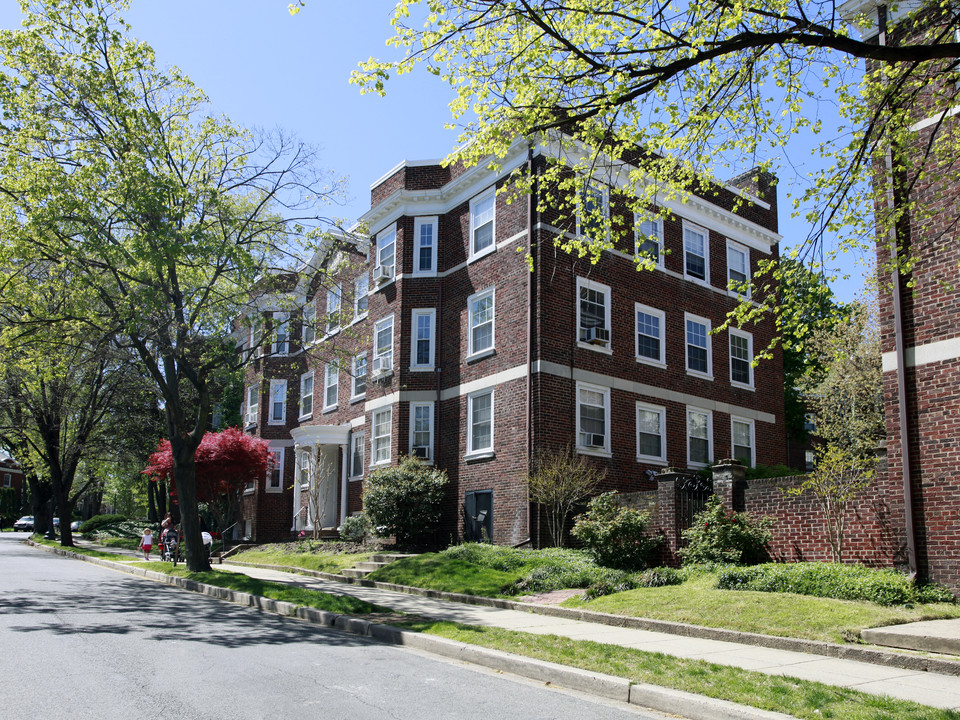 2715 Cortland Pl in Washington, DC - Building Photo