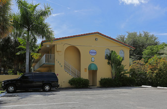 1350-1400 NE 5th Ter in Fort Lauderdale, FL - Building Photo - Building Photo