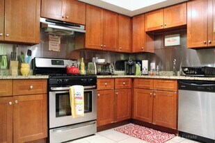 10 Strathmore Rd, Unit B in Brookline, MA - Building Photo