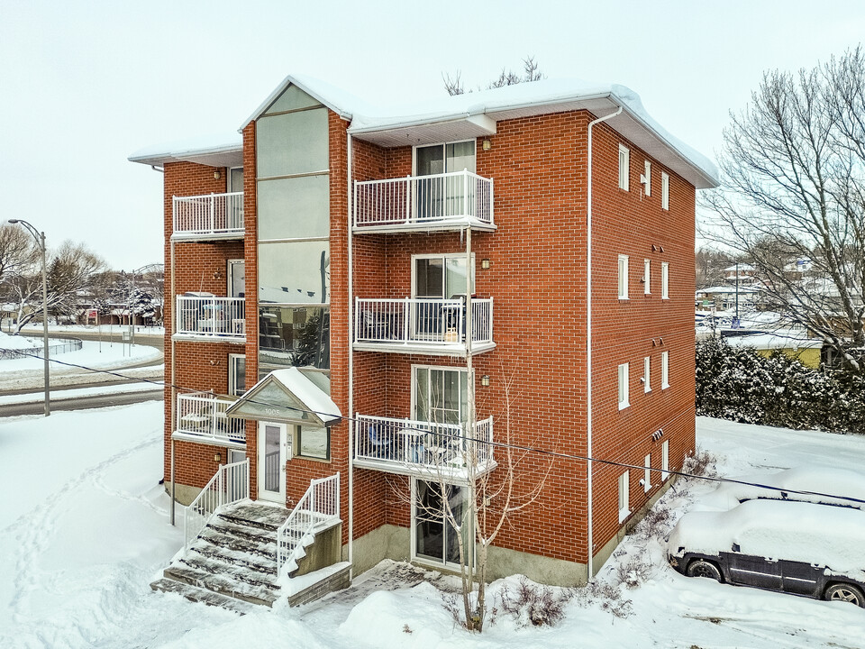 1005 De Chauvigny St in Québec, QC - Building Photo