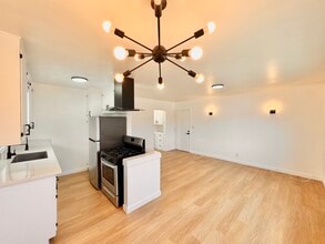 6303 Cherry Ave in Long Beach, CA - Building Photo - Building Photo