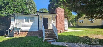 214 W Church St in Stanley, NC - Building Photo