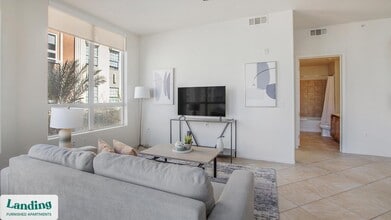 9265 W Russell Rd in Las Vegas, NV - Building Photo - Building Photo