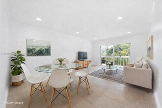 7700 Camino Real in Miami, FL - Building Photo - Building Photo