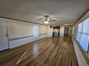 243 Maverick Ln in Utica, NY - Building Photo - Building Photo