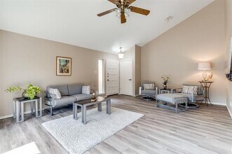 9547 Highland View Dr in Dallas, TX - Building Photo - Building Photo