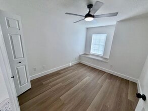 1042 Ballyshannon Pky in Orlando, FL - Foto de edificio - Building Photo