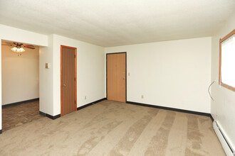 Grace Apartments in Moorhead, MN - Building Photo - Interior Photo