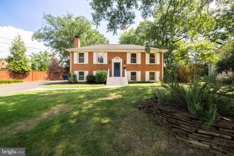 5002 Talbois Pl in Alexandria, VA - Building Photo - Building Photo