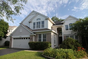 2723 Whitehall Ln in Naperville, IL - Building Photo