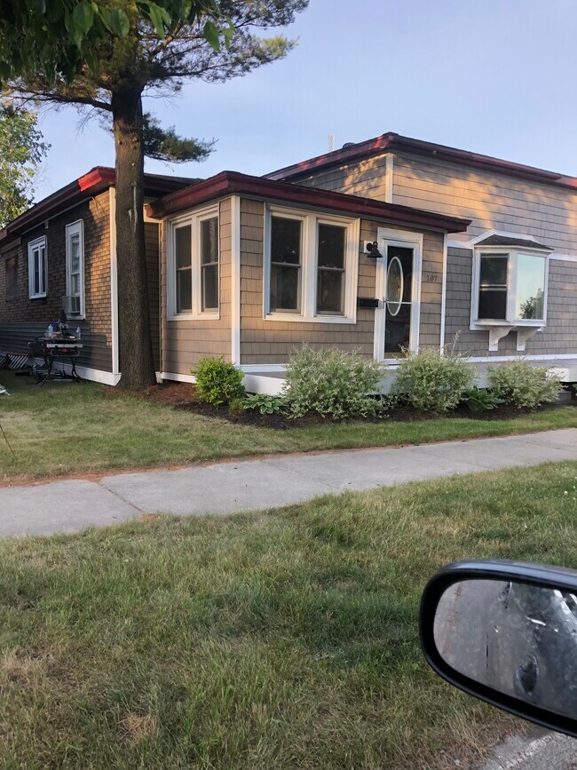 107 W Melendy St Rentals in Ludington, MI
