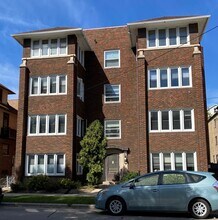 10 E. Gorham in Madison, WI - Foto de edificio - Building Photo