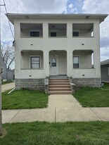 121 Davis Ave in Rockdale, IL - Building Photo