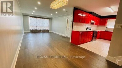 102 Northover St in Toronto, ON - Building Photo - Building Photo