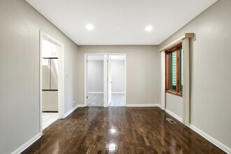 75 Carthage Ln in Hoffman Estates, IL - Building Photo - Building Photo