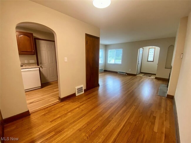 property at 1093 N Main St