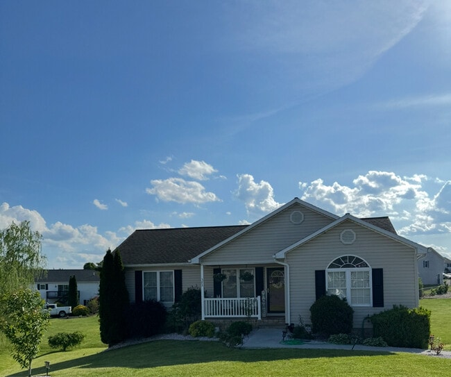 property at 123 S Foxhall Ln