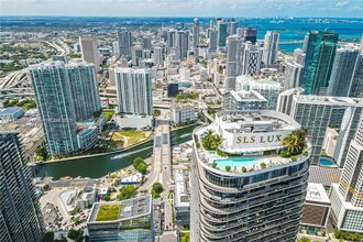 801 S Miami Ave, Unit 4004 in Miami, FL - Foto de edificio - Building Photo