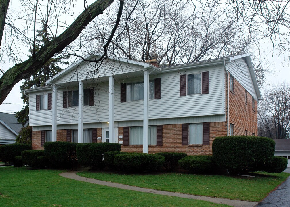 3939 Woodley Rd in Toledo, OH - Foto de edificio