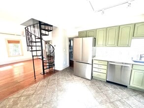 52 Victoria St, Unit C in Somerville, MA - Building Photo - Building Photo
