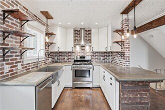 456 Surrey Hill Way in Rochester, NY - Building Photo - Building Photo