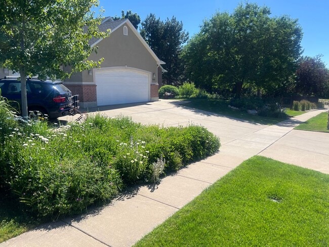 1909 Shadow Valley Dr in Ogden, UT - Building Photo - Building Photo