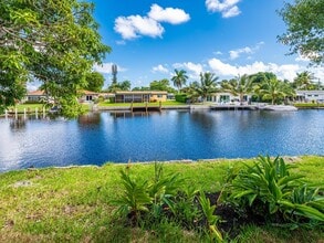 2856 NW 10th Ave in Wilton Manors, FL - Foto de edificio - Building Photo