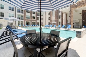 Dakota at Shepherd in Houston, TX - Building Photo - Building Photo