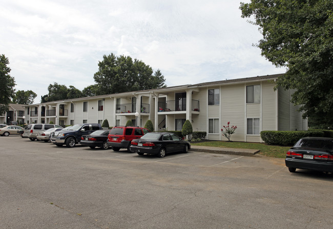 Starlight Apartments in Nashville, TN - Building Photo - Building Photo